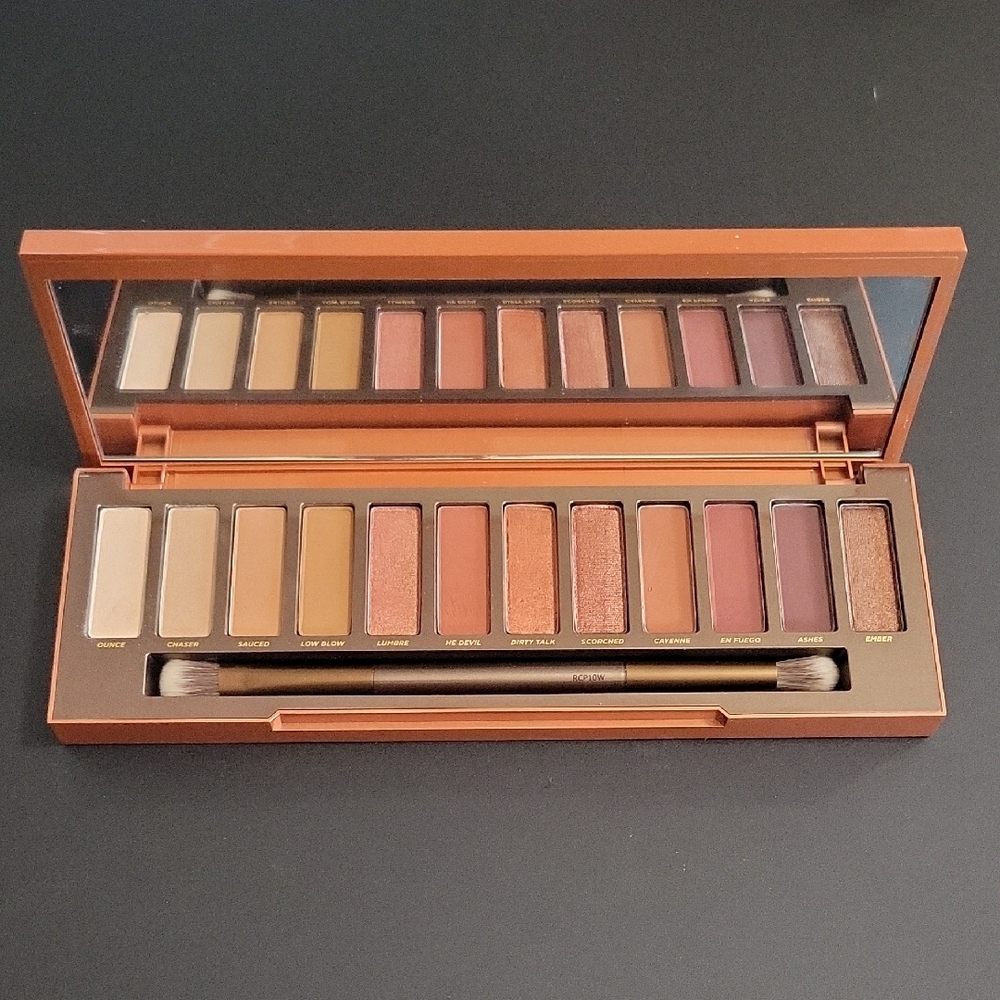 Urban Decay Naked Heat Eyeshadow Palette